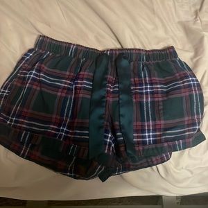 They are a size medium rarely worn great condition. No stains perfectly fine.